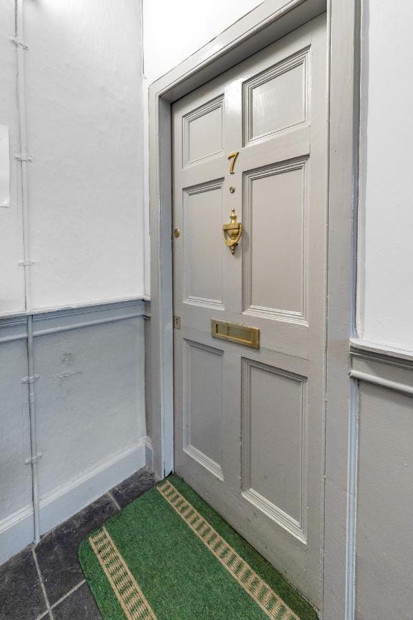 Unique 2 Bedroom Castle Suite Apartment - Near Edinburgh Castle & Royal Mile Bagian luar foto