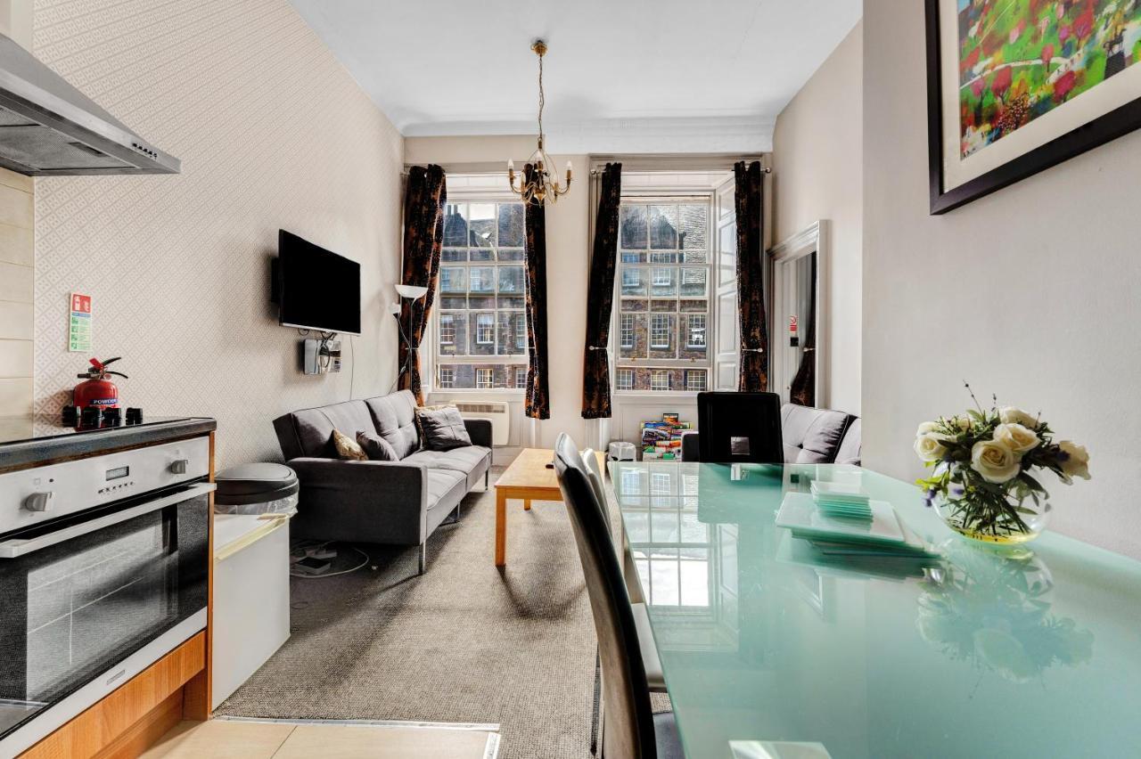 Unique 2 Bedroom Castle Suite Apartment - Near Edinburgh Castle & Royal Mile Bagian luar foto