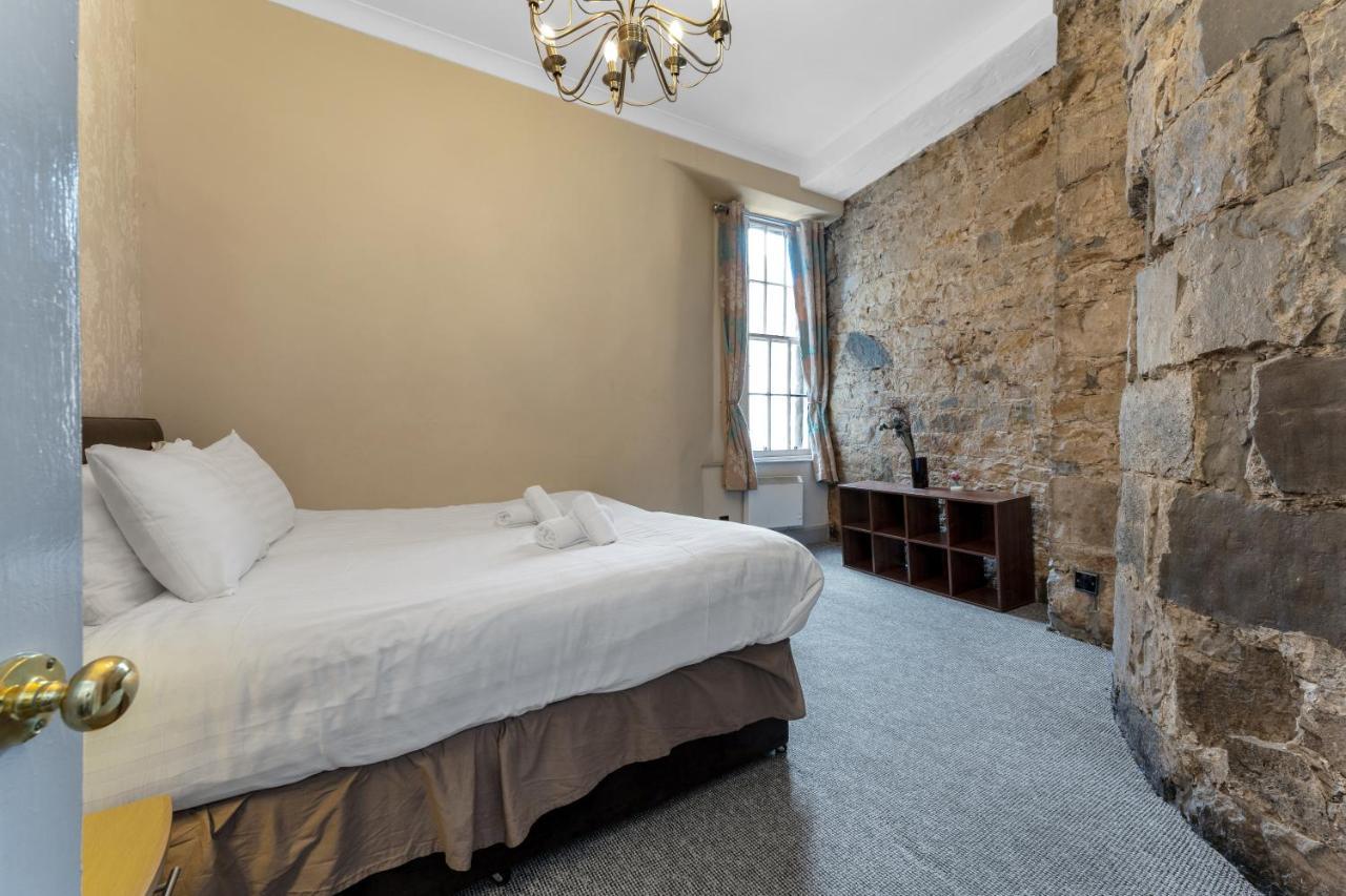 Unique 2 Bedroom Castle Suite Apartment - Near Edinburgh Castle & Royal Mile Bagian luar foto