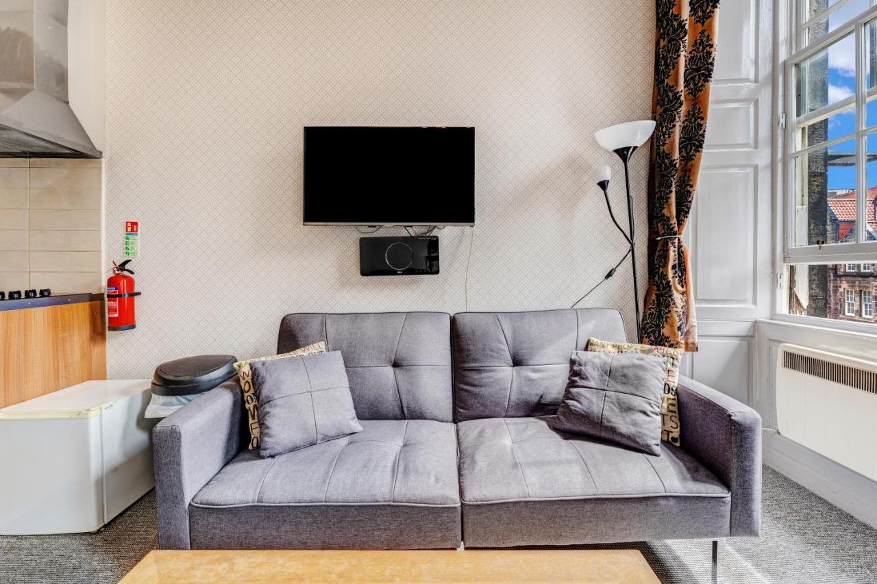 Unique 2 Bedroom Castle Suite Apartment - Near Edinburgh Castle & Royal Mile Bagian luar foto